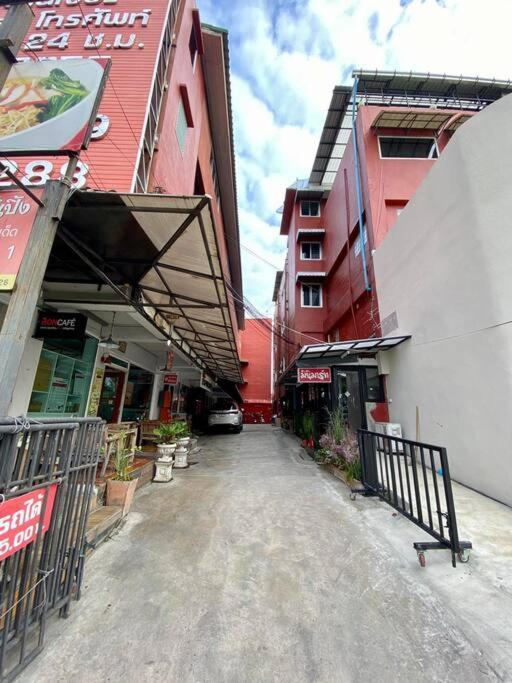 Ratanawong Place 807 Bangkok Exteriör bild